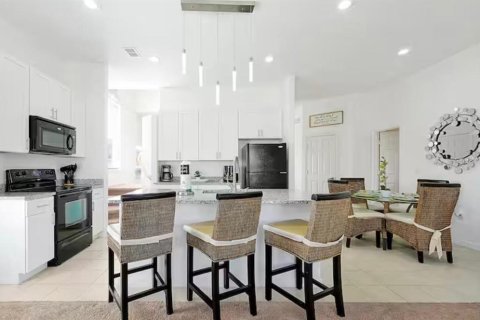 House in Davenport, Florida 5 bedrooms, 217.86 sq.m. № 2294818 - photo 8