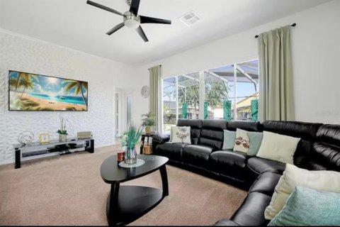 House in Davenport, Florida 5 bedrooms, 217.86 sq.m. № 2294818 - photo 2