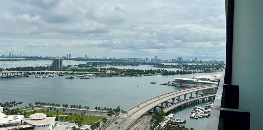 Condominio en Miami, Florida, 1 dormitorio № 1927198