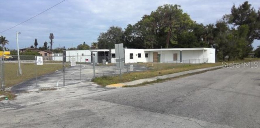 Immobilier commercial à Fort Myers, Floride 420.57 m2 № 1571541