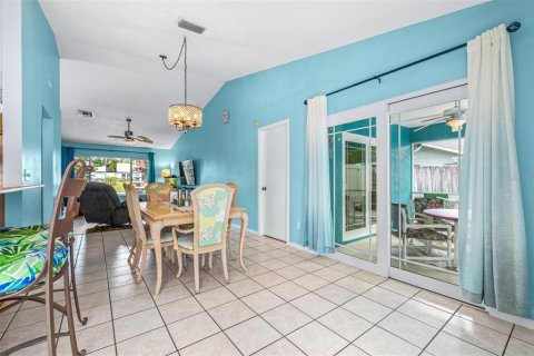 Casa en venta en Spring Hill, Florida, 3 dormitorios, 166.57 m2 № 1825293 - foto 8