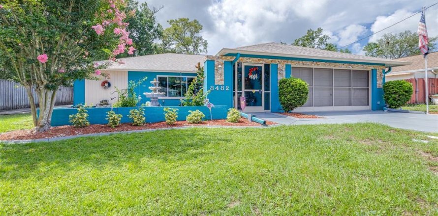 Casa en Spring Hill, Florida 3 dormitorios, 166.57 m2 № 1825293