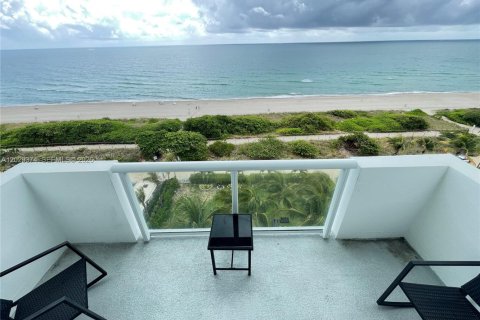 Condo in Surfside, Florida, 2 bedrooms  № 2087782 - photo 2