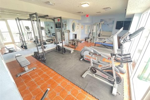 Condo in Surfside, Florida, 2 bedrooms  № 2087782 - photo 26