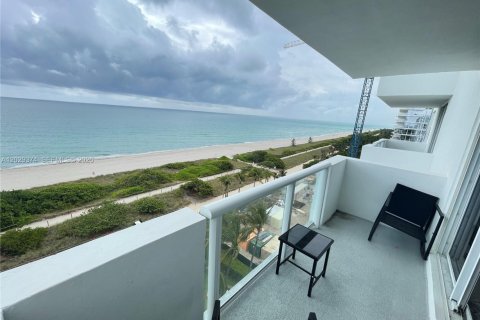 Condo in Surfside, Florida, 2 bedrooms  № 2087782 - photo 4