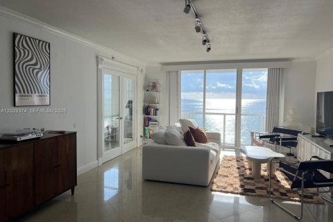 Condo in Surfside, Florida, 2 bedrooms  № 2087782 - photo 8