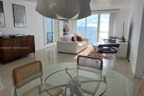 Condo in Surfside, Florida, 2 bedrooms  № 2087782 - photo 5
