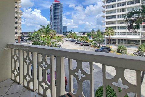 Copropriété à vendre à Hallandale Beach, Floride: 1 chambre, 62.43 m2 № 1937376 - photo 4