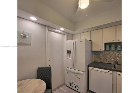 Copropriété à vendre à Hallandale Beach, Floride: 1 chambre, 62.43 m2 № 1937376 - photo 11