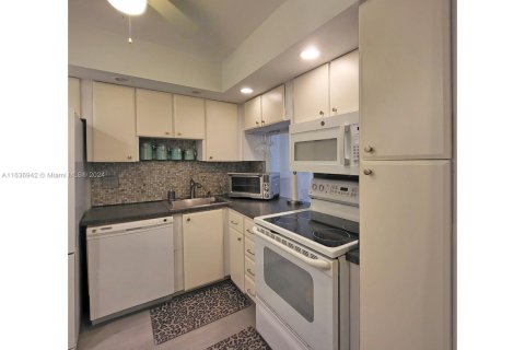 Copropriété à vendre à Hallandale Beach, Floride: 1 chambre, 62.43 m2 № 1937376 - photo 10