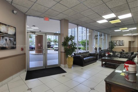 Condominio en venta en Hallandale Beach, Florida, 1 dormitorio, 62.43 m2 № 1937376 - foto 20