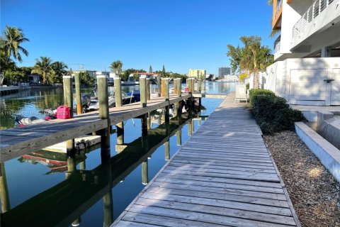 Copropriété à louer à Miami Beach, Floride: 2 chambres, 89.19 m2 № 1970382 - photo 19