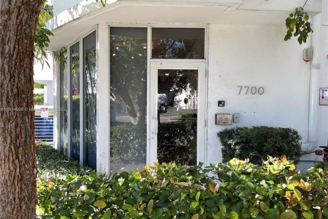 Copropriété à louer à Miami Beach, Floride: 2 chambres, 89.19 m2 № 1970382 - photo 15