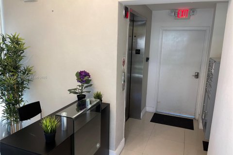 Copropriété à louer à Miami Beach, Floride: 2 chambres, 89.19 m2 № 1970382 - photo 16