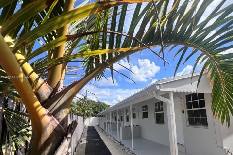 Commercial property in Fort Lauderdale, Florida 210.52 sq.m. № 1878968 - photo 1