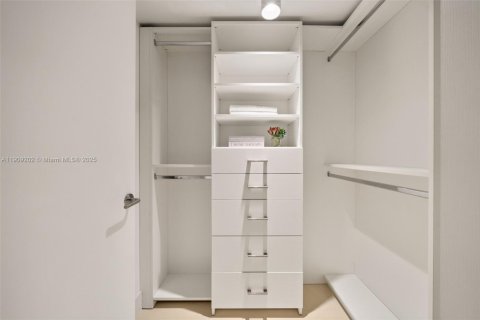 Condo in Miami Beach, Florida, 3 bedrooms  № 2082134 - photo 18