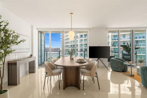 Condo in Miami Beach, Florida, 3 bedrooms  № 2082134 - photo 2