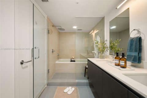 Condo in Miami Beach, Florida, 3 bedrooms  № 2082134 - photo 16