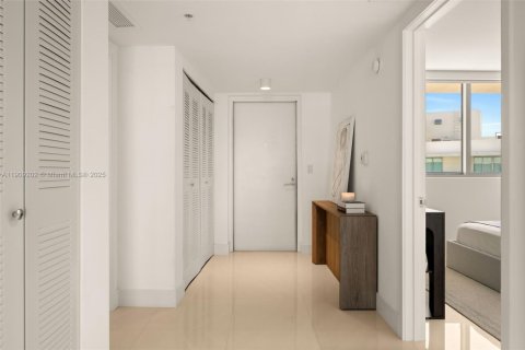 Condo in Miami Beach, Florida, 3 bedrooms  № 2082134 - photo 13