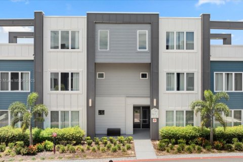 Copropriété à vendre à Kissimmee, Floride: 3 chambres № 2061538 - photo 2