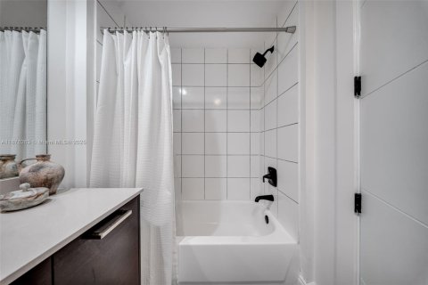 Купить кондоминиум в Майами, Флорида 1 спальня, 64.29м2, № 1927067 - фото 25