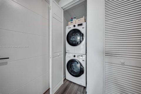 Купить кондоминиум в Майами, Флорида 1 спальня, 64.29м2, № 1927067 - фото 28