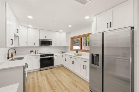 House in Lutz, Florida 3 bedrooms, 142.51 sq.m. № 2100971 - photo 14