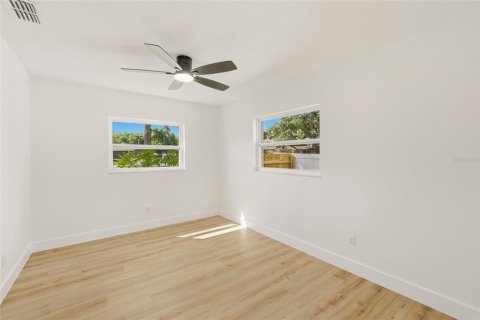 House in Lutz, Florida 3 bedrooms, 142.51 sq.m. № 2100971 - photo 22