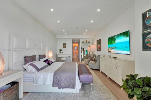 Condo in Bal Harbour, Florida, 2 bedrooms  № 2023164 - photo 22