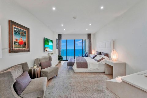 Condo in Bal Harbour, Florida, 2 bedrooms  № 2023164 - photo 17