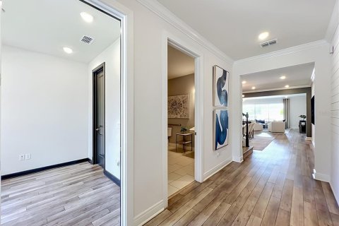 Casa en venta en Orlando, Florida, 6 dormitorios, 413.32 m2 № 2386131 - foto 3