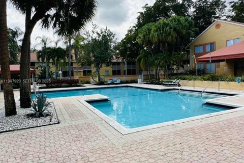 Снять в аренду кондоминиум в Корал-Спрингс, Флорида 2 спальни, 96.99м2, № 2005371 - фото 17