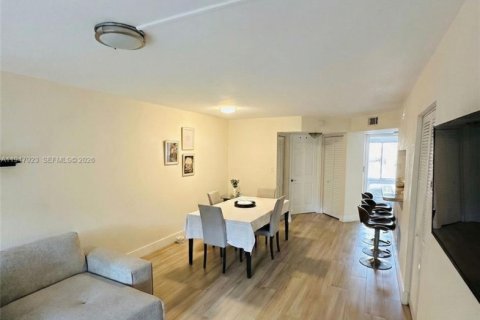 Снять в аренду кондоминиум в Корал-Спрингс, Флорида 2 спальни, 96.99м2, № 2005371 - фото 4