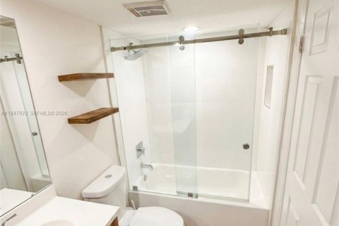 Снять в аренду кондоминиум в Корал-Спрингс, Флорида 2 спальни, 96.99м2, № 2005371 - фото 9