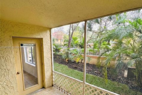 Снять в аренду кондоминиум в Корал-Спрингс, Флорида 2 спальни, 96.99м2, № 2005371 - фото 16