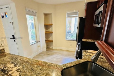 Снять в аренду кондоминиум в Корал-Спрингс, Флорида 2 спальни, 96.99м2, № 2005371 - фото 7