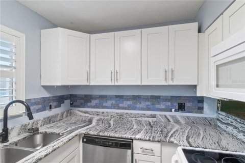 Townhouse in Lakeland, Florida 2 bedrooms, 107.58 sq.m. № 2095422 - photo 3