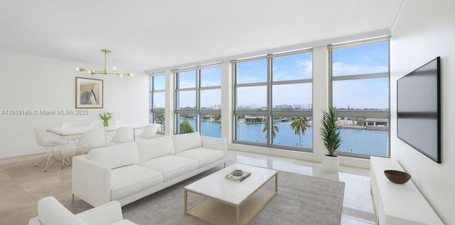 Кондоминиум с 2 спальнями в Майами-Бич, Флорида № 1975480