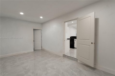 Купить виллу или дом в Помпано-Бич, Флорида 3 спальни, 113.9м2, № 1988502 - фото 14