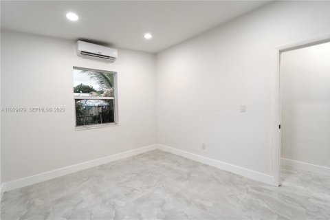 Купить виллу или дом в Помпано-Бич, Флорида 3 спальни, 113.9м2, № 1988502 - фото 11