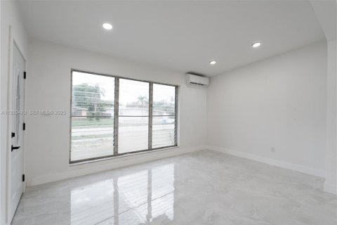 Купить виллу или дом в Помпано-Бич, Флорида 3 спальни, 113.9м2, № 1988502 - фото 10