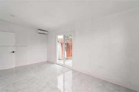 Купить виллу или дом в Помпано-Бич, Флорида 3 спальни, 113.9м2, № 1988502 - фото 19