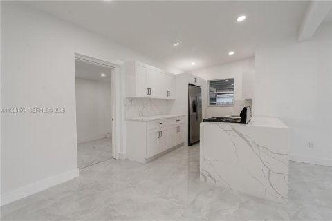 Купить виллу или дом в Помпано-Бич, Флорида 3 спальни, 113.9м2, № 1988502 - фото 7