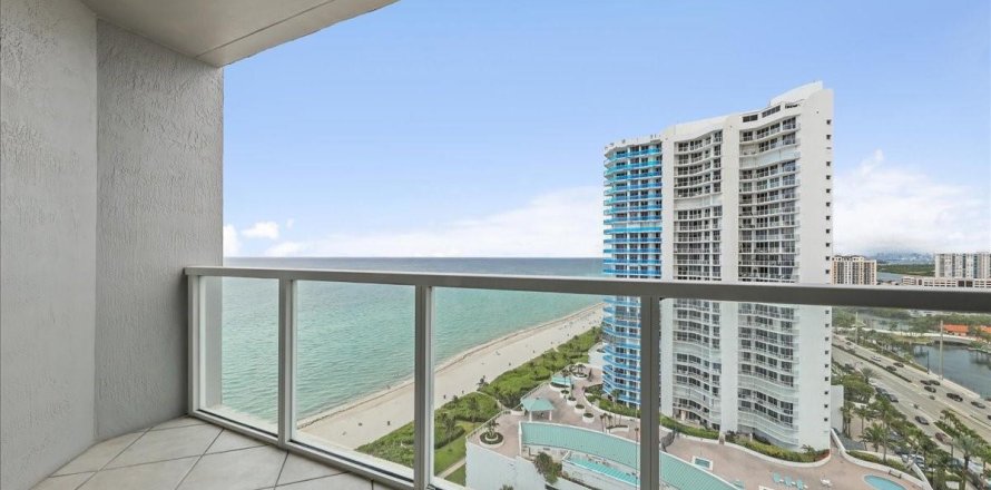 Condo in Sunny Isles Beach, Florida, 2 bedrooms № 740140