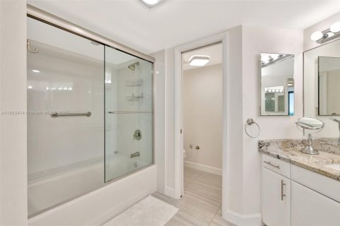 Condo in Jensen Beach, Florida, 2 bedrooms № 2018591 - photo 24