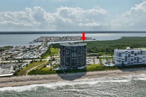 Condo in Jensen Beach, Florida, 2 bedrooms № 2018591 - photo 2