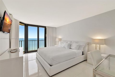 Condo in Jensen Beach, Florida, 2 bedrooms № 2018591 - photo 20