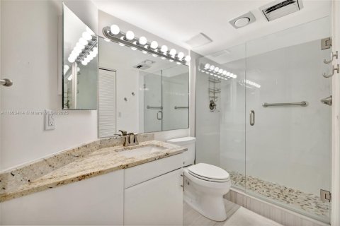 Condo in Jensen Beach, Florida, 2 bedrooms № 2018591 - photo 28