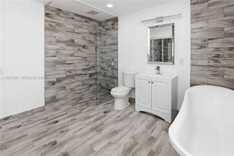 Casa en alquiler en Hollywood, Florida, 5 dormitorios, 210.61 m2 № 2011462 - foto 18