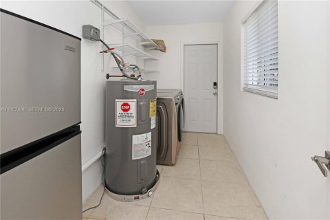 Casa en alquiler en Hollywood, Florida, 5 dormitorios, 210.61 m2 № 2011462 - foto 30